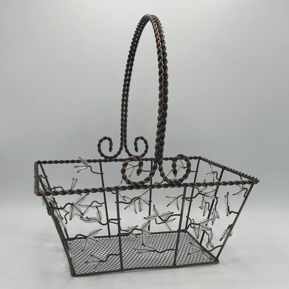WIRE BASKET WITH HANDLE